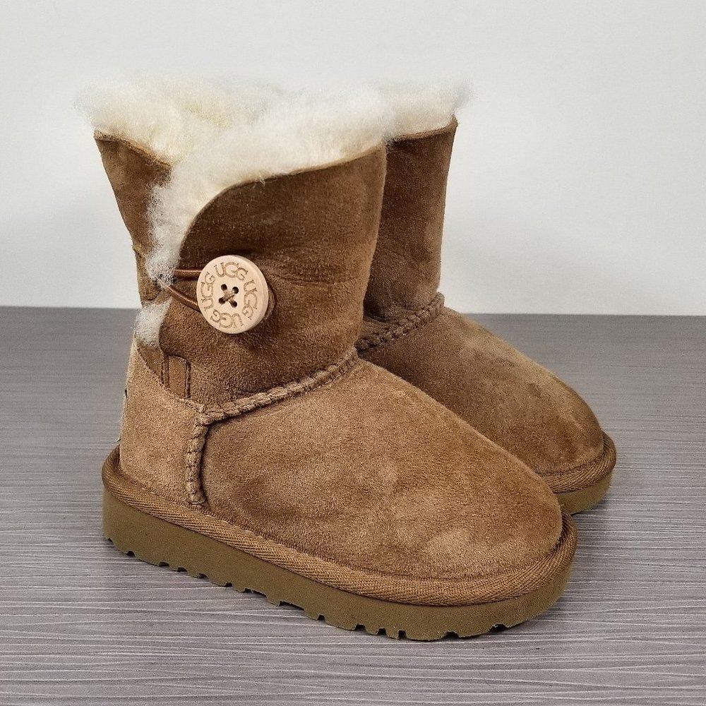 UGG Bailey Button II Kids Boot, Tan Suede, Toddlers Size 6 US / 22.5